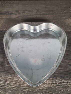 Vintage ECKO Ovenex Heart Shaped Bakeware 9" Aluminum Cake Pan